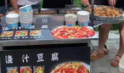 摆地推卖什么最赚钱而且很受欢迎?